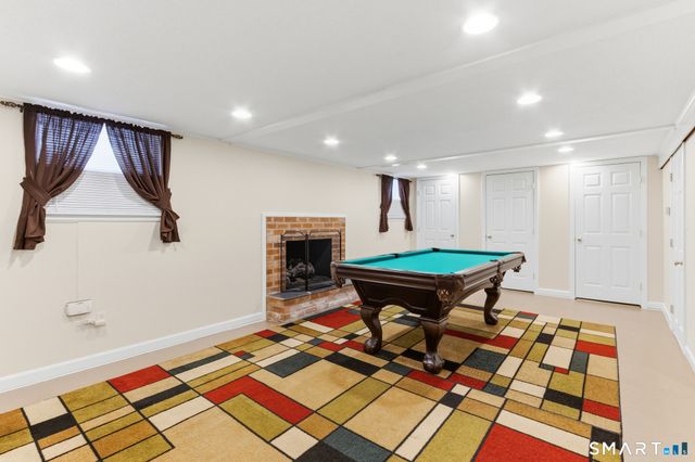 14 Richard Road, Simsbury, CT 06070