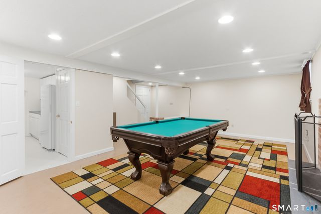 14 Richard Road, Simsbury, CT 06070