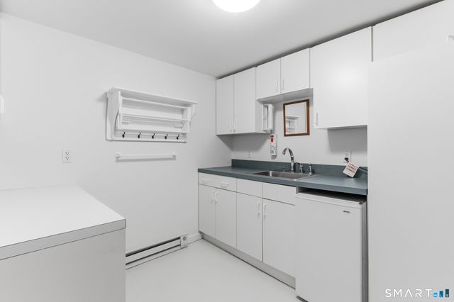 14 Richard Road, Simsbury, CT 06070