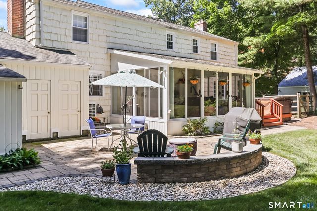 14 Richard Road, Simsbury, CT 06070