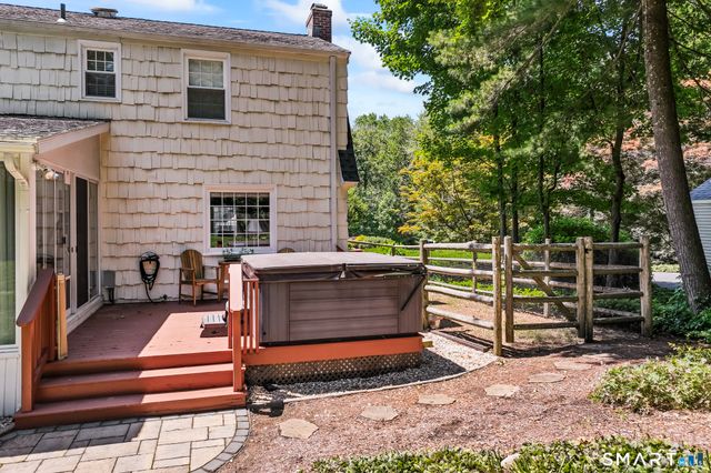 14 Richard Road, Simsbury, CT 06070