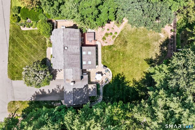 14 Richard Road, Simsbury, CT 06070