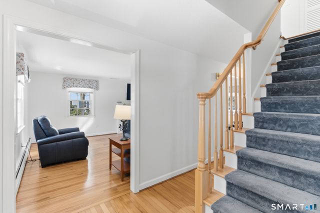 14 Richard Road, Simsbury, CT 06070