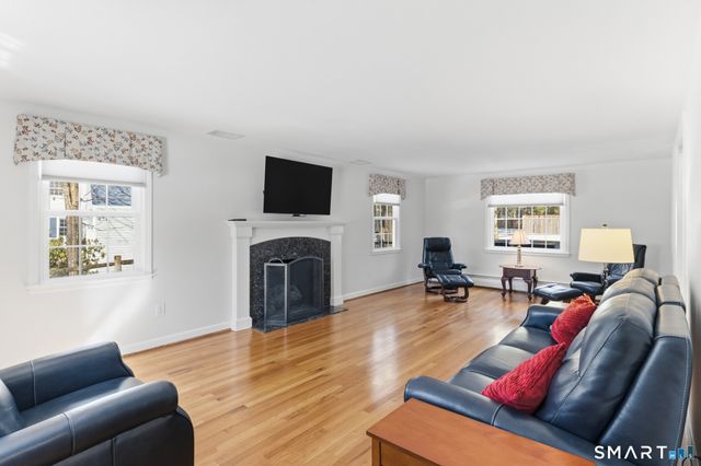 14 Richard Road, Simsbury, CT 06070