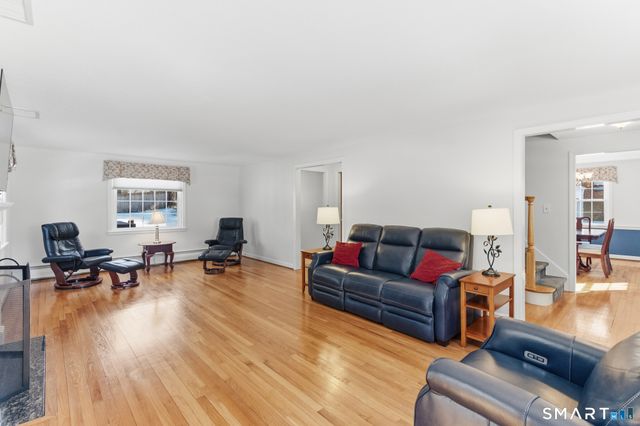 14 Richard Road, Simsbury, CT 06070