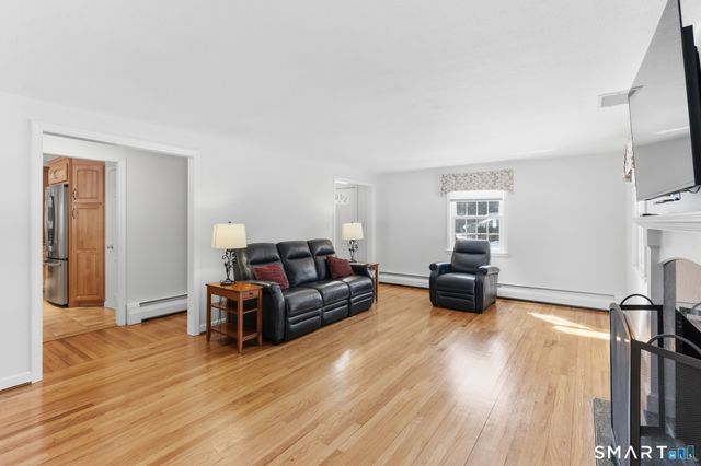 14 Richard Road, Simsbury, CT 06070