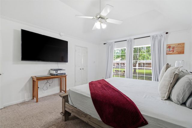423 E Oak Hill Drive, Oak Ridge North, TX 77386