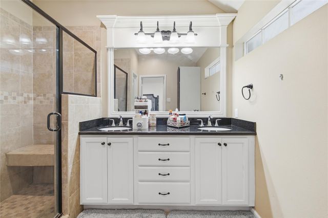 423 E Oak Hill Drive, Oak Ridge North, TX 77386