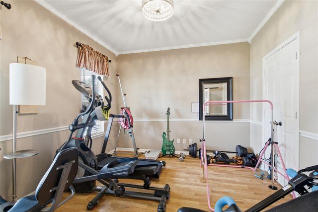 423 E Oak Hill Drive, Oak Ridge North, TX 77386