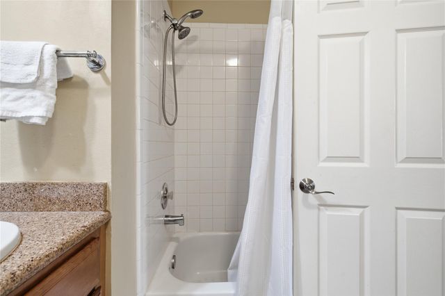423 E Oak Hill Drive, Oak Ridge North, TX 77386