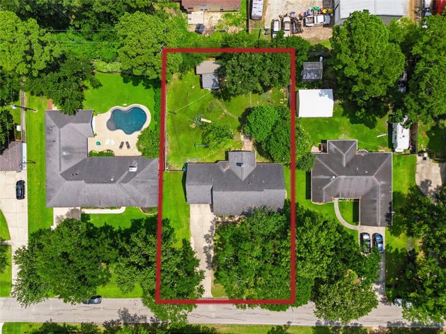 423 E Oak Hill Drive, Oak Ridge North, TX 77386