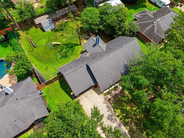 423 E Oak Hill Drive, Oak Ridge North, TX 77386