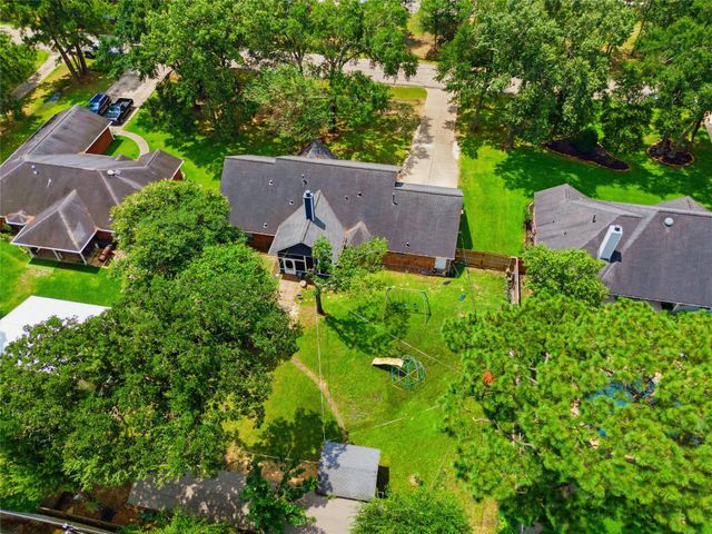423 E Oak Hill Drive, Oak Ridge North, TX 77386