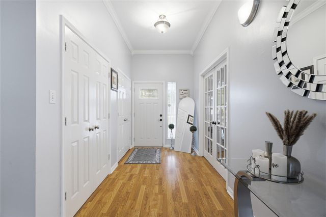 423 E Oak Hill Drive, Oak Ridge North, TX 77386