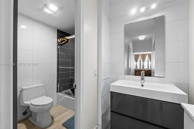 1825 S Ocean Drive PH-9, Hallandale Beach, FL 33009