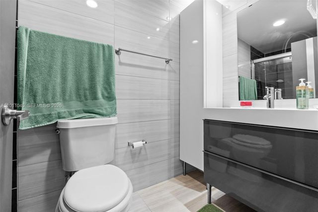 1825 S Ocean Drive PH-9, Hallandale Beach, FL 33009