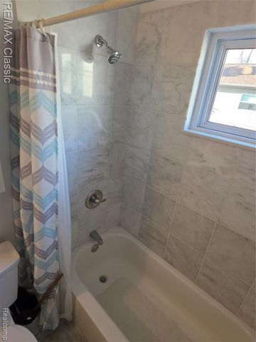 1072 Cloverlawn Drive, Pontiac, MI 48340