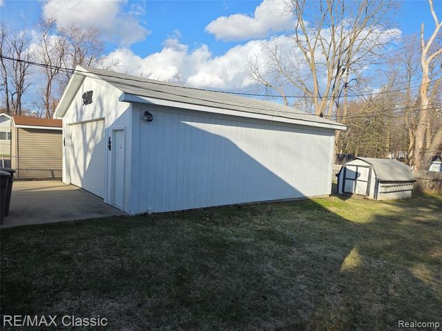 1072 Cloverlawn Drive, Pontiac, MI 48340