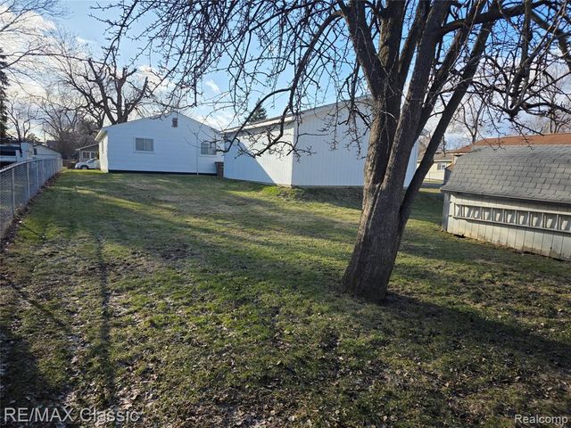 1072 Cloverlawn Drive, Pontiac, MI 48340