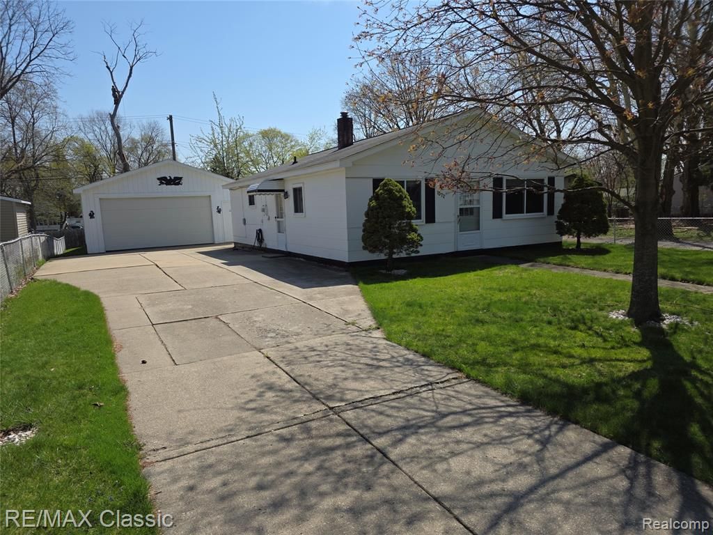 1072 Cloverlawn Drive, Pontiac, MI 48340