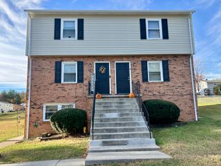 916 Pyrtle Dr, Salem, VA 24153