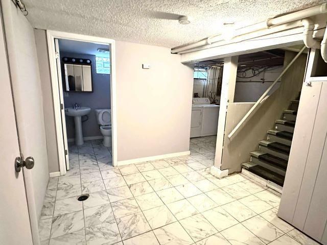 9030 Oakland Avenue S, Bloomington, MN 55420