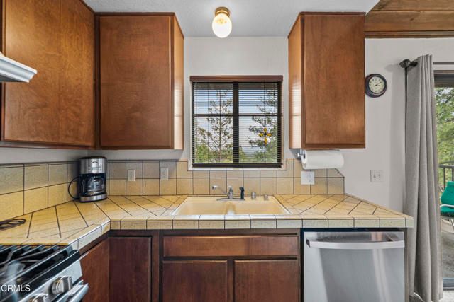 864 Nadelhorn Drive, Lake Arrowhead, CA 92352