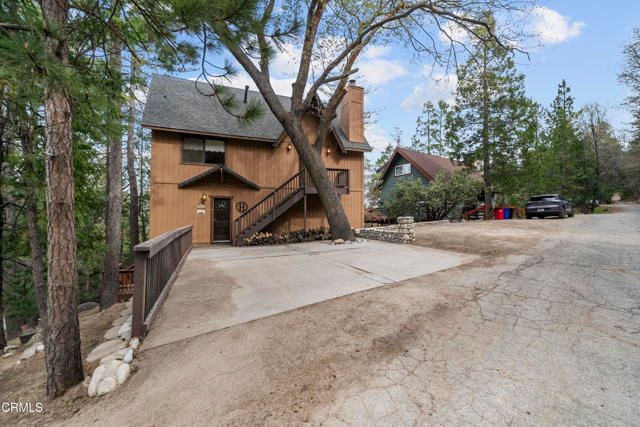 864 Nadelhorn Drive, Lake Arrowhead, CA 92352