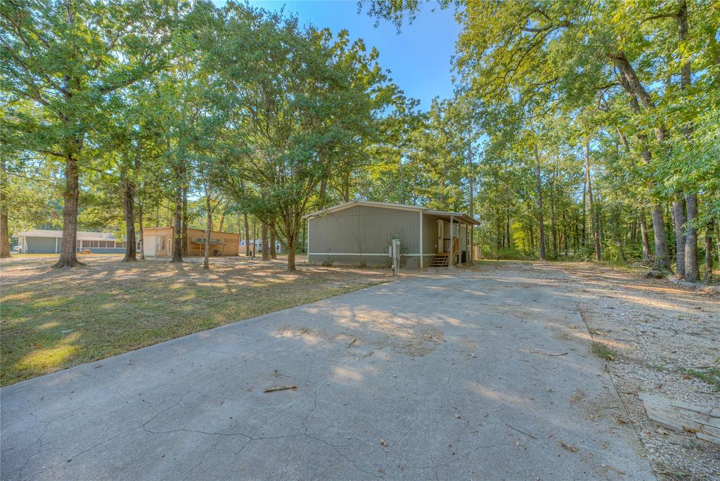 767 Windwood Drive, Livingston, TX 77351