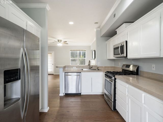 2622 Nw KENNEDY Ct, Portland, OR 97229