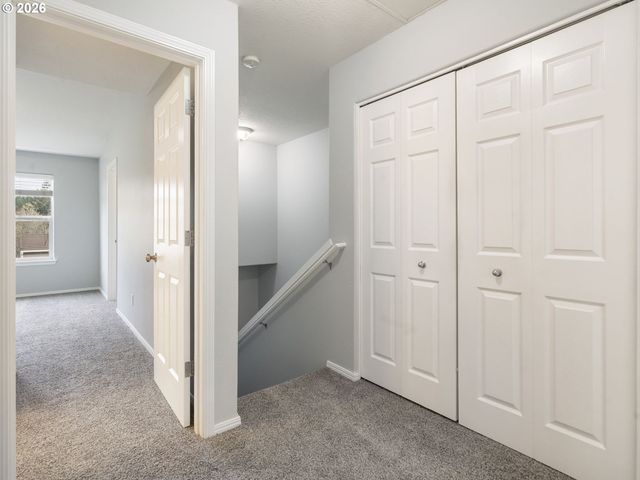 2622 Nw KENNEDY Ct, Portland, OR 97229