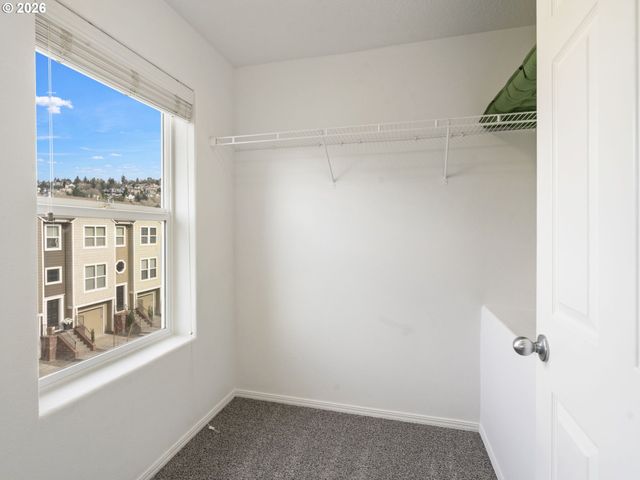 2622 Nw KENNEDY Ct, Portland, OR 97229