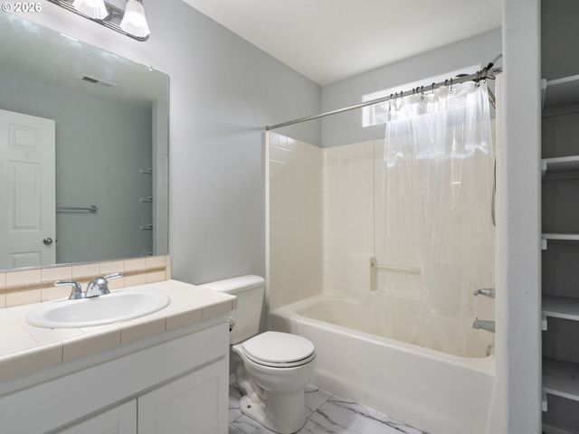 2622 Nw KENNEDY Ct, Portland, OR 97229