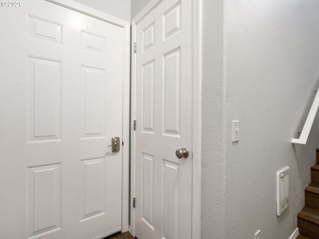 2622 Nw KENNEDY Ct, Portland, OR 97229