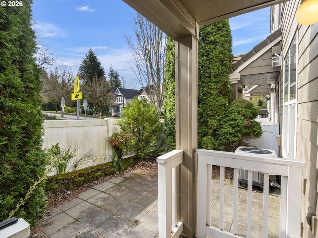 2622 Nw KENNEDY Ct, Portland, OR 97229