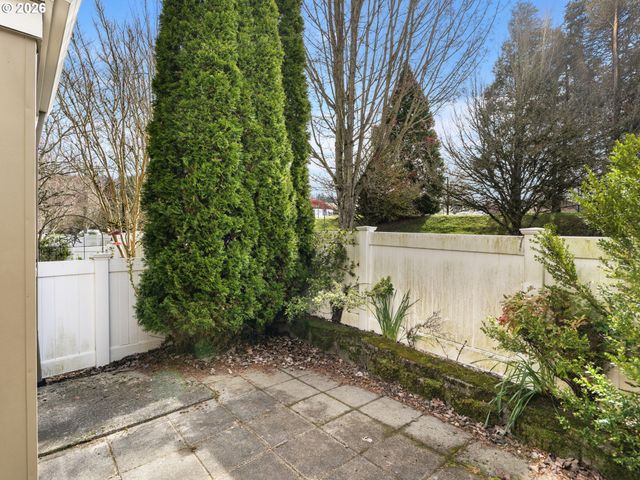 2622 Nw KENNEDY Ct, Portland, OR 97229