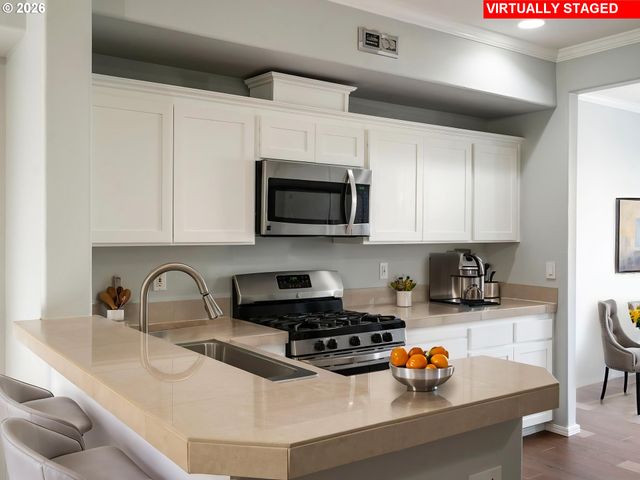 2622 Nw KENNEDY Ct, Portland, OR 97229