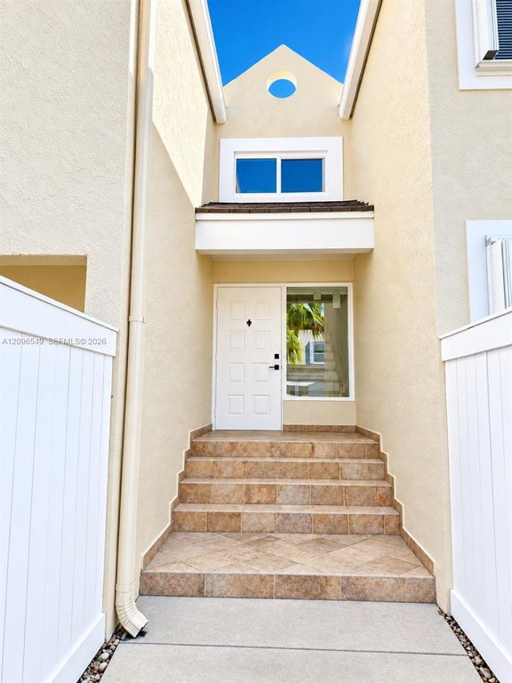 6850 SW 45th Lane 3, Miami, FL 33155