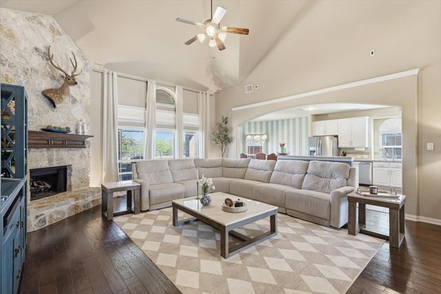 1517 Quintessa Avenue, Kennedale, TX 76060