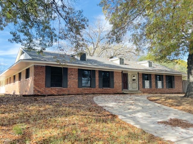 800 Western Hills Drive, Sherman, TX 75092