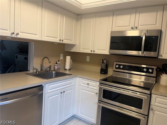 1828 Pine Valley DR 101, Fort Myers, FL 33907