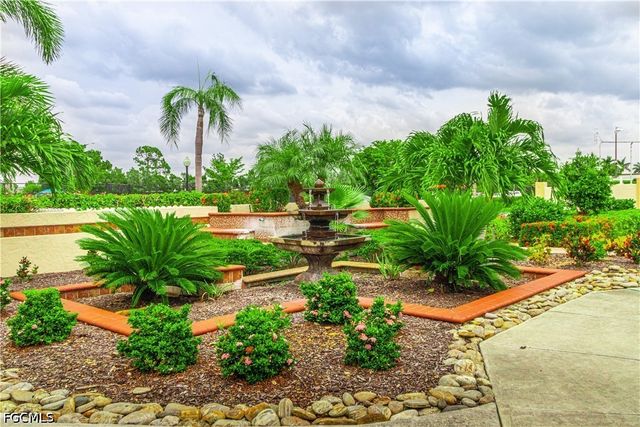 1828 Pine Valley DR 101, Fort Myers, FL 33907