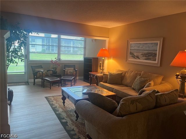 1828 Pine Valley DR 101, Fort Myers, FL 33907