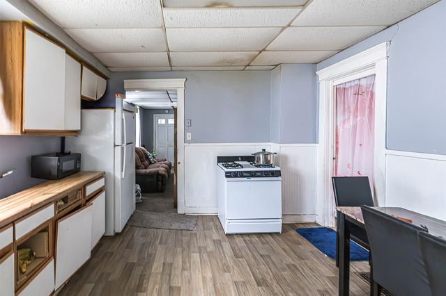 946 W 17TH Street, Erie, PA 16502