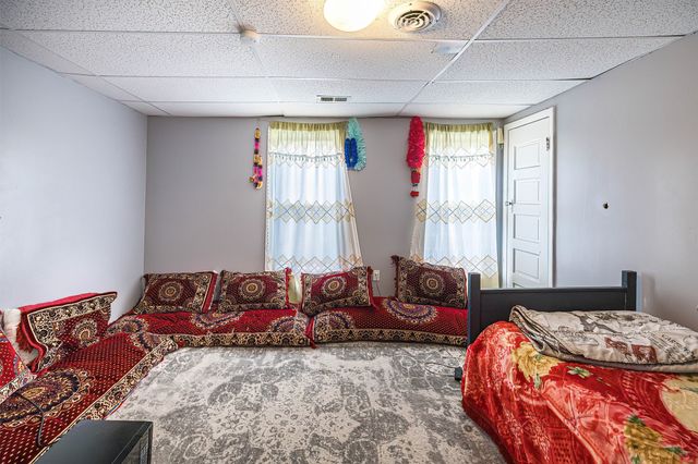 946 W 17TH Street, Erie, PA 16502