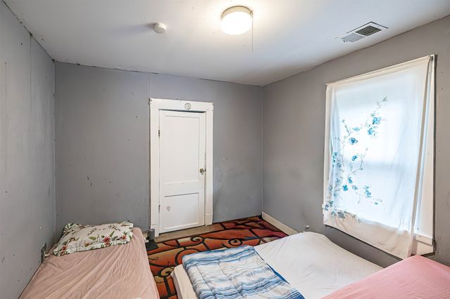 946 W 17TH Street, Erie, PA 16502