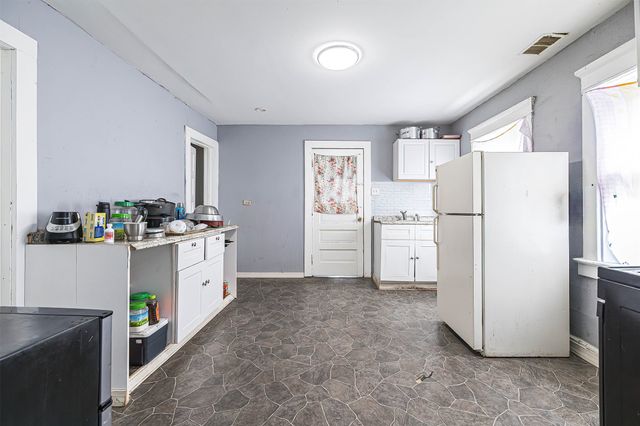 946 W 17TH Street, Erie, PA 16502