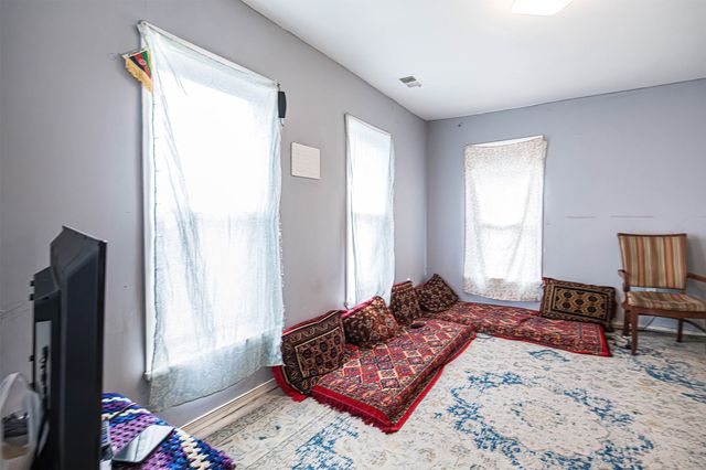 946 W 17TH Street, Erie, PA 16502