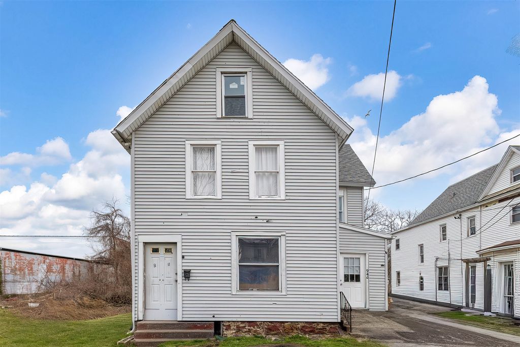 946 W 17TH Street, Erie, PA 16502