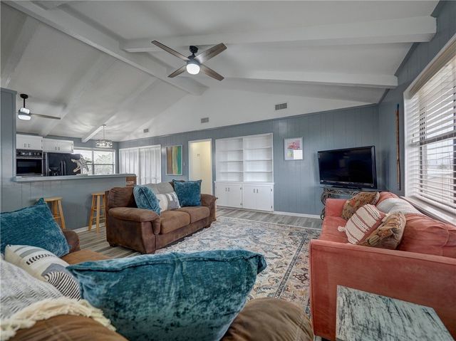 501 6th St, Port Aransas, TX 78373